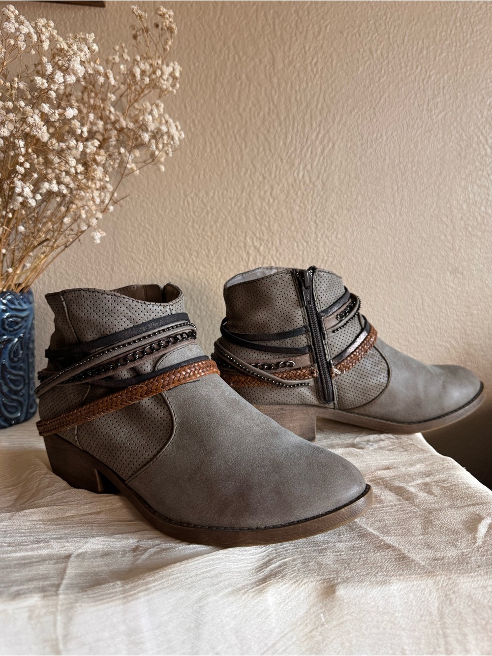 Kohl's Gray Ankle Booties with Braided Accent| Size 7.5